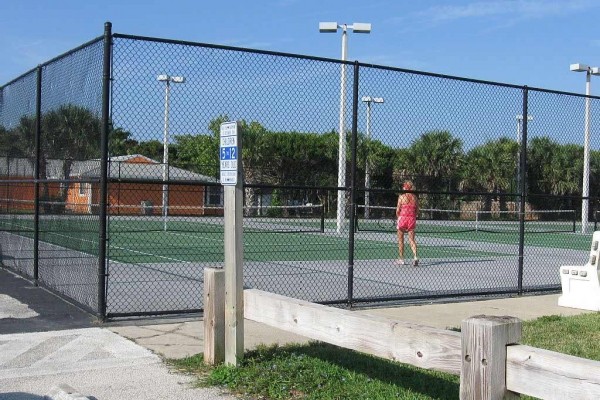 [Image: Walk to the Beach or the Playground Within Minutes from This Adorable Home.]