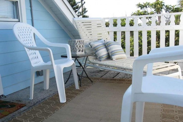 [Image: Walk to the Beach or the Playground Within Minutes from This Adorable Home.]