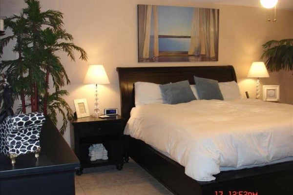 [Image: Beautiful Newly Redecorated Deluxe 2 Bedroom Oceanfront Condo]