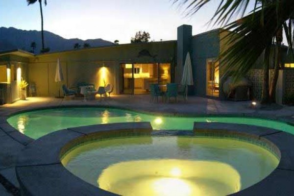 [Image: Updated Luxurious, Cool, Private Mid-Century Alexander Home!! Great Summer Rate!]