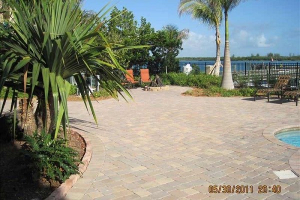 [Image: So Hutchinson Island Inlet Deep Water Dockage 3 Mins to Ocean]