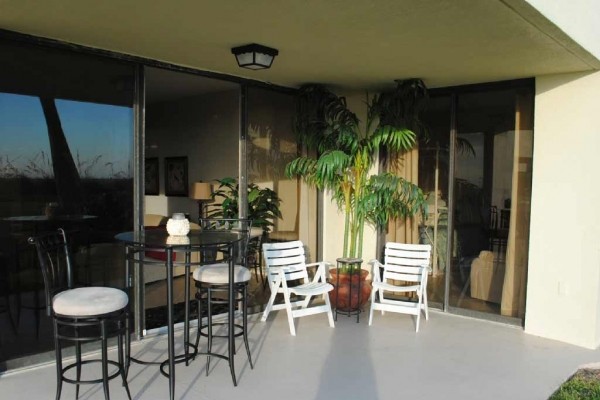 [Image: Special Summer and Fall Rates -- Upscale Oceanfront Condo]