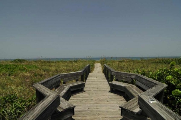 [Image: Vero Oceanfront Paradise- Four Bedroom Oceanfront Pool Home]