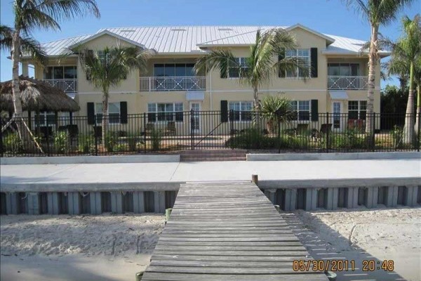 [Image: So Hutchinson Island Inlet Deep Water Dockage 3 Mins to Ocean]