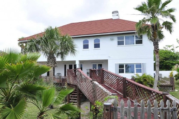 [Image: Castaway Oceanfront Estate-Four Bedroom Luxury Pool Home that Sleeps 10]