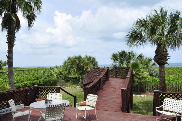 [Image: Castaway Oceanfront Estate-Four Bedroom Luxury Pool Home that Sleeps 10]