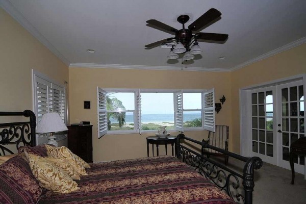[Image: Castaway Oceanfront Estate-Four Bedroom Luxury Pool Home that Sleeps 10]