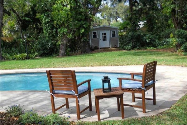 [Image: Central Beach Stunner! Cottage on 1/2 Acre W /Pool. Pets Ok.]
