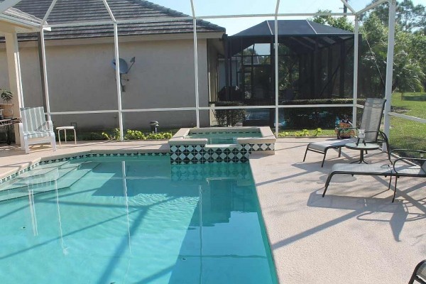 [Image: Beautiful 3 Bedroom Home with Pool and Jacuzzi in Golf Community Close to Ocean]