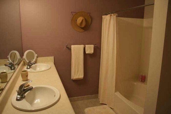[Image: Beautifully Decorated &amp; Furnished 2 Bedroom 2 Bath on Main Level]