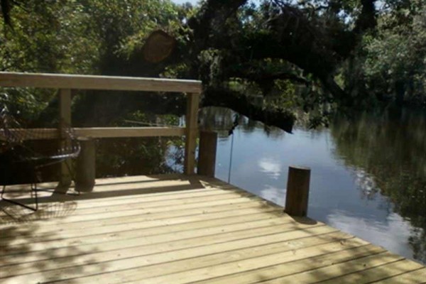 [Image: Waterfront Lg 2/3/2 Home on Saint Lucie River]