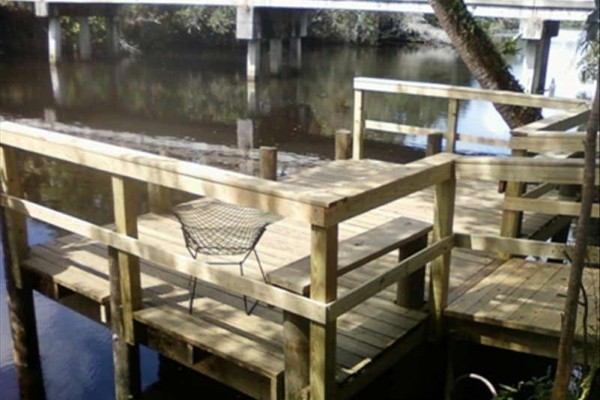 [Image: Waterfront Lg 2/3/2 Home on Saint Lucie River]