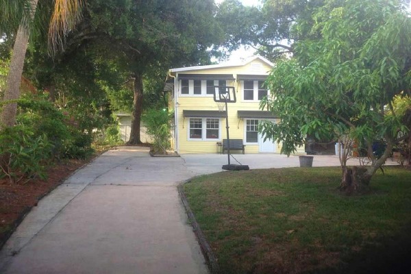 [Image: The Historic Bennett House Apartments - the Butler's Quarters]