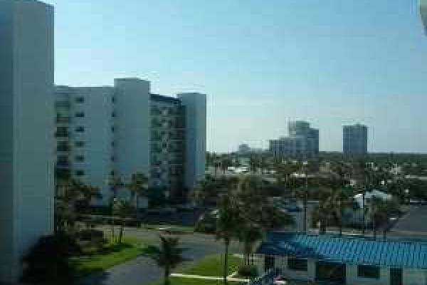 [Image: Beautiful Oceanfront Condominium - Great Value!]