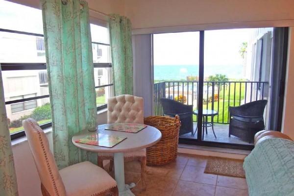[Image: Oceanfront Luxury for Less. 2 Bed/2 Bath Retreat with Brilliant View]