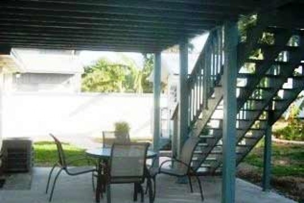 [Image: 1 Block to Beach. Great Beach House.Sleeps 4 - Wifi, Comcast, Comforts of Home.]