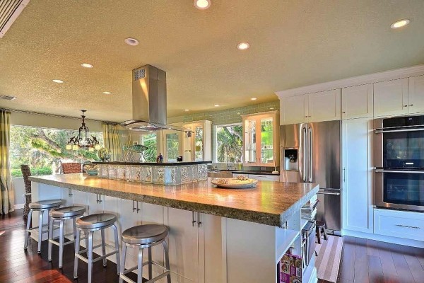 [Image: Riverfront Home with Two Boat Docks and Lift!]