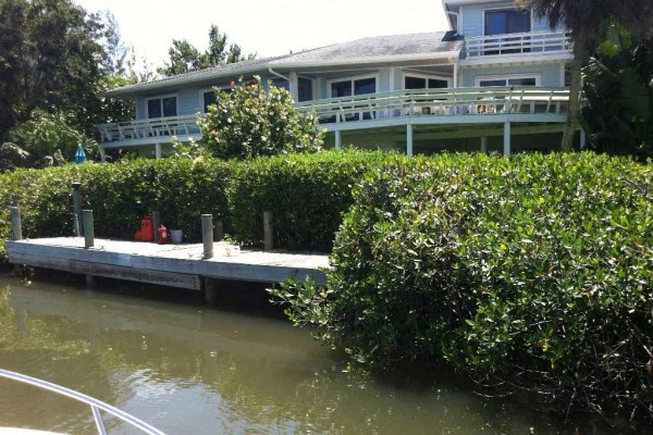 [Image: Riverfront Home with Two Boat Docks and Lift!]