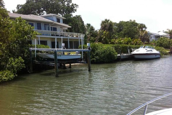 [Image: Riverfront Home with Two Boat Docks and Lift!]