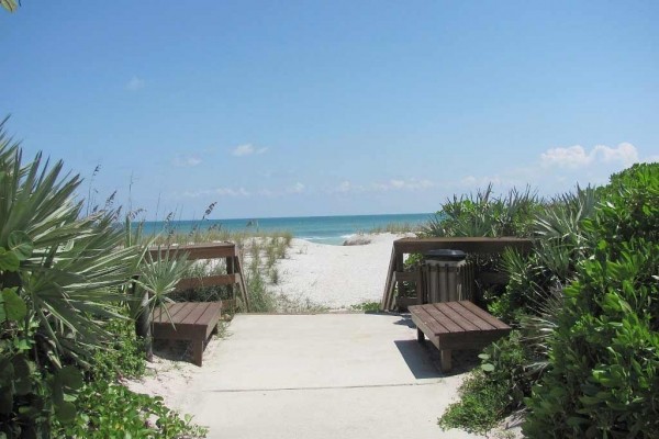 [Image: Beautiful 2/2.5 Town Home with Private Beach Access]