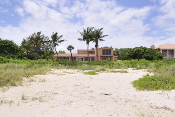 [Image: Secluded Oceanfront Retreat-Private Pool Home that Sleeps Fourteen in Beds.]