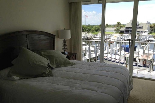 [Image: Direct Harbor Front in the Moorings Harbor Inn Community with Exceptional Views]