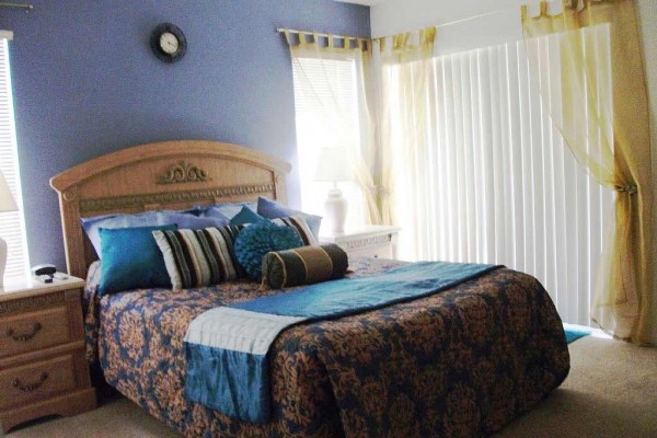[Image: Luxury 4 Bed/3/Bath in 24/7 Gated Community Emerald Island Resort]