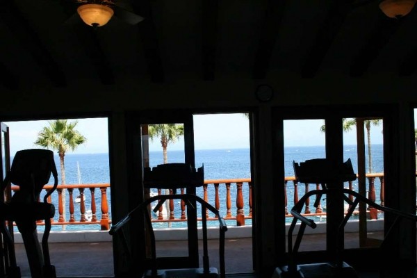 [Image: Amazing Value in Hamilton Cove,Catalina with Zero Steps and Golf Cart]