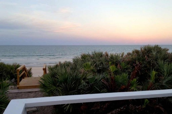 [Image: Charming 3BR Beach-Front Cottage Close to All Daytona Attractions!]