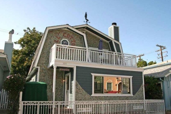 [Image: 'Gull Cottage' at 309 Clemente.]