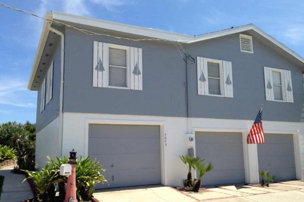 [Image: Charming 3BR Beach-Front Cottage Close to All Daytona Attractions!]