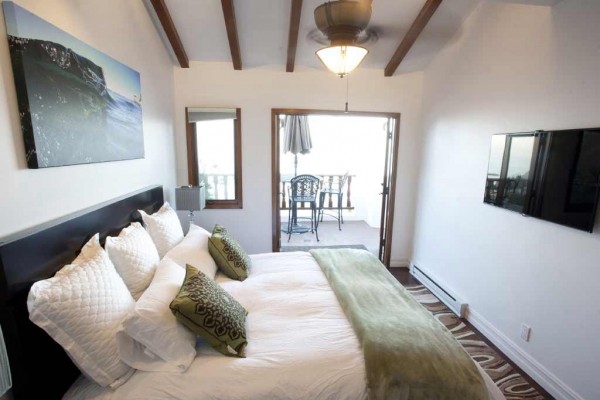 [Image: Hamilton Cove Luxury ***1-2 Nights Available***]