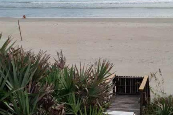 [Image: Charming 3BR Beach-Front Cottage Close to All Daytona Attractions!]