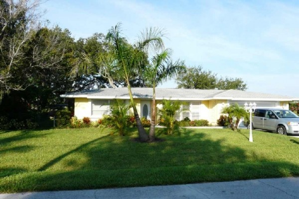 [Image: Exclusive Pool-Villa with Whirlpool and Boat Dock at the Canal, Atlantic Access]