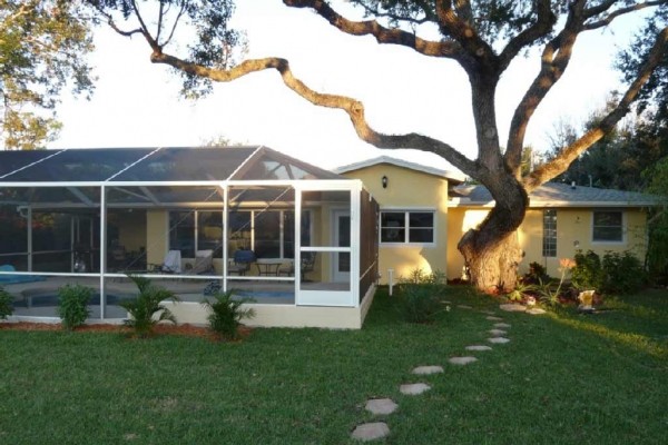 [Image: Exclusive Pool-Villa with Whirlpool and Boat Dock at the Canal, Atlantic Access]