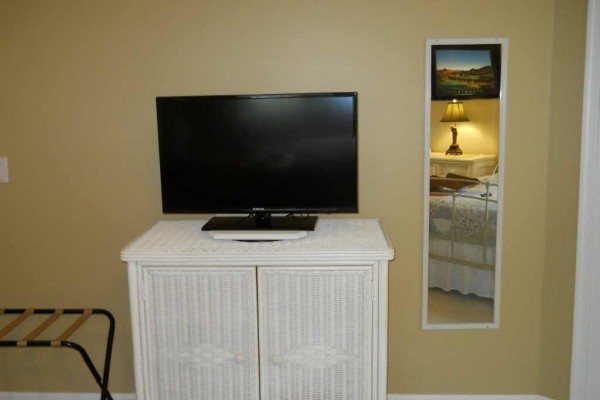 [Image: 1st Floor End Unit in PGA Village/Castle Pines. Low Summer Rates (May-October).]