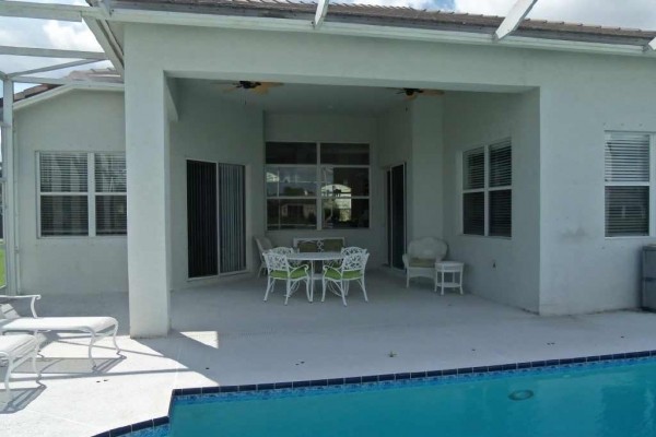[Image: Pool Home on Lake in St. Lucie]