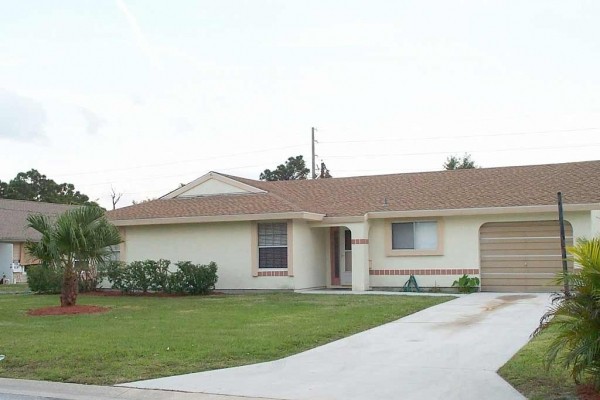 [Image: Blue Skies, Gentle Breezes, Cozy, Sunny Home 15 Minutes from the Ocean Beaches]