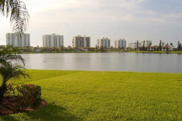 [Image: Gorgeous 4 Bedroom House with Private Deeded Beach Access]