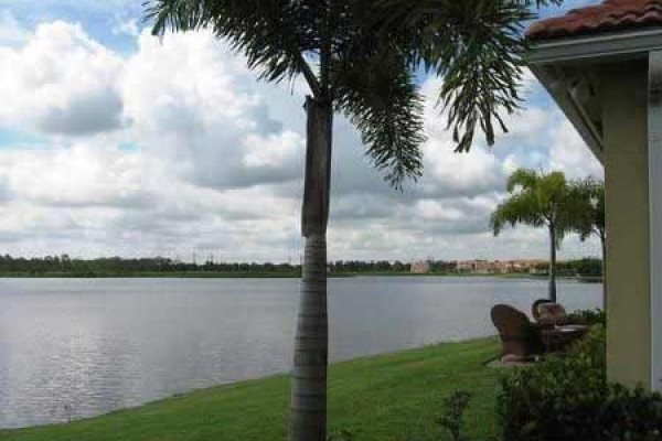 [Image: Luxurious Bungalow Fronting on 35 Acre Lake at Vizcaya Falls]