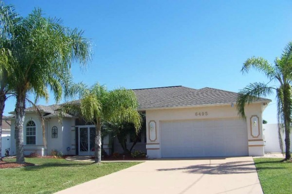 [Image: Single Family Home Like New, Heated Pool Gazebo Lanai, Close to Golf]