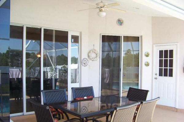 [Image: Single Family Home Like New, Heated Pool Gazebo Lanai, Close to Golf]