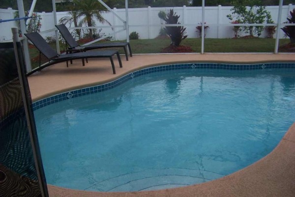 [Image: Single Family Home Like New, Heated Pool Gazebo Lanai, Close to Golf]