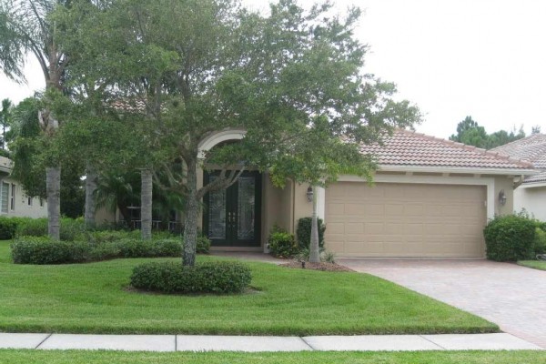 [Image: A Single Family Home that Would Truly Be a Golfers Paradise!]