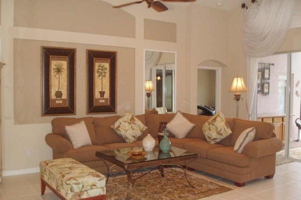 [Image: Golfers Paradise Elegant Pool Home in Pristine Condition in Gated Golf Community]