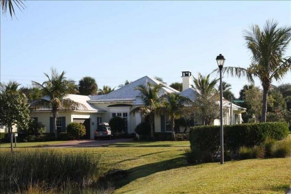 [Image: Beautiful New 4BR Home - Access to Beach - Large Pool &amp; Spa]