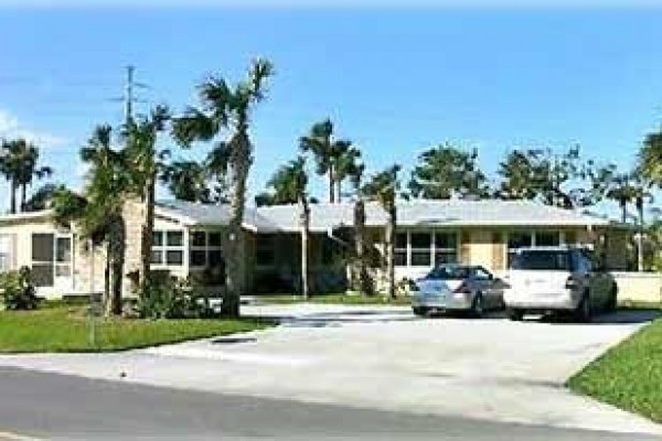 [Image: Vero - Steps to Beach/Boardwalk - 2BR/2BA - Great Location!]