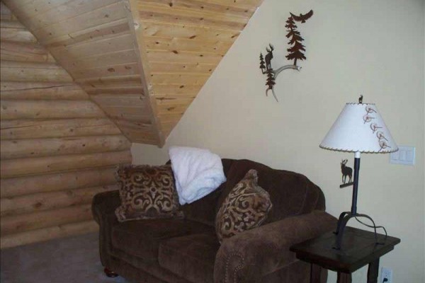 [Image: Spacious Log Home Close to Jackson Hole, and Nat'l Parks]
