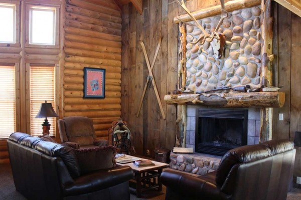 [Image: Alpine Log Home Family Getaway, 'Eagle's Nest']