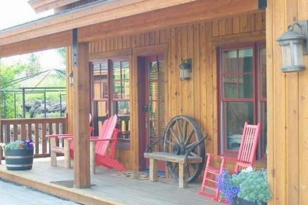 [Image: Beautiful Country Cottage on 10 Acres with Views]